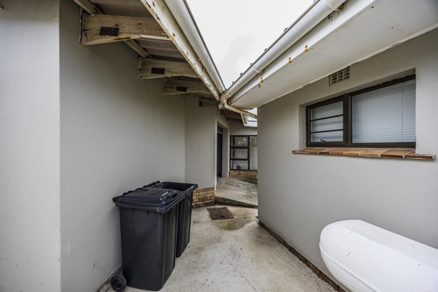 3 Bedroom Property for Sale in Marshstrand Eastern Cape
